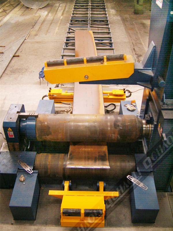 W11X三輥水平下調(diào)式卷板機